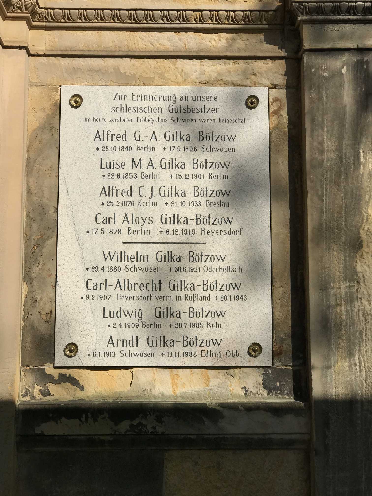 Gedenkstein Alfred C. J. Gilka-Bötzow auf dem Dreifaltigkeitskirchhof II in Berlin-Kreuzberg