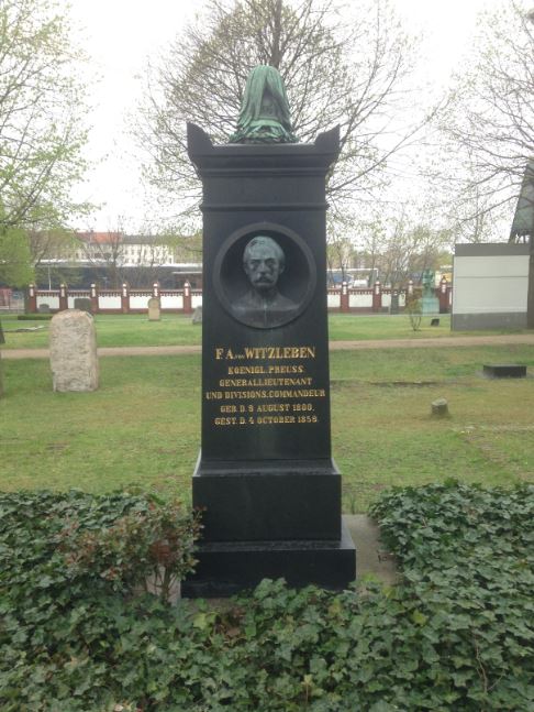 Grabstein F. A. von Witzleben, Invalidenfriedhof Berlin, Deutschland