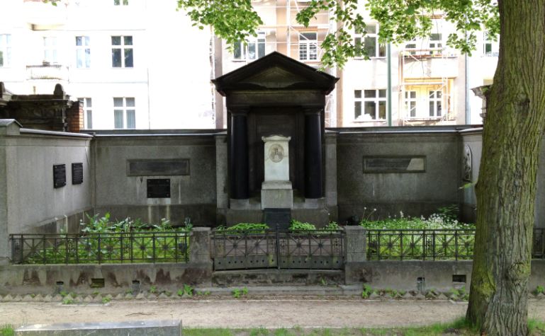 Grabstein Antonie von Kusserow, geb. Springer, Alter St. Matthäus Kirchhof, Berlin-Schöneberg