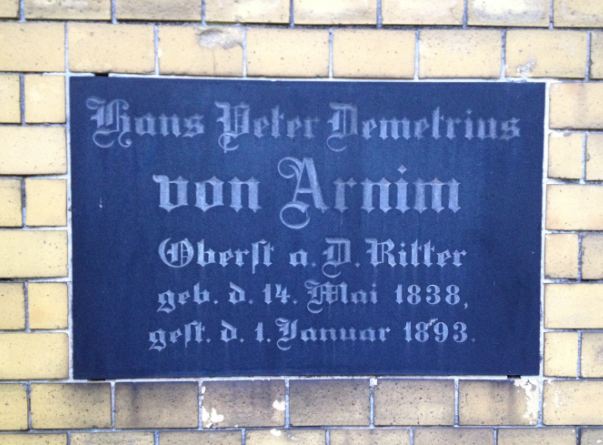Grabstein Hans Peter Demetrius von Arnim, Friedhof Columbiadamm, Berlin-Neukölln