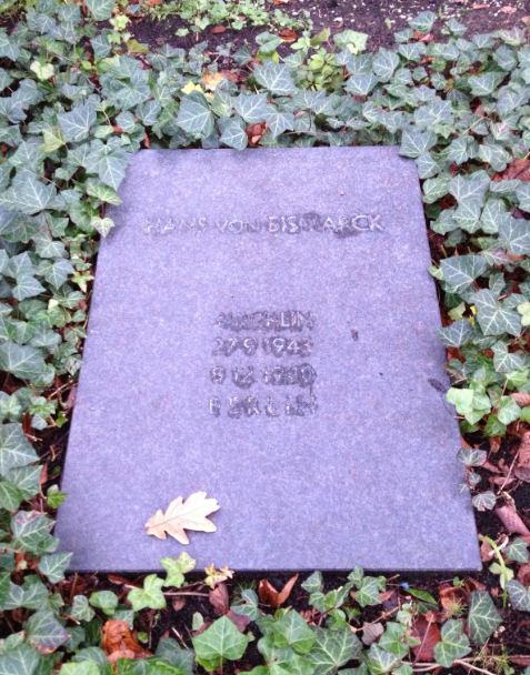 Grabstein Hans von Bismarck, Friedhof Wannsee, Lindenstraße, Berlin
