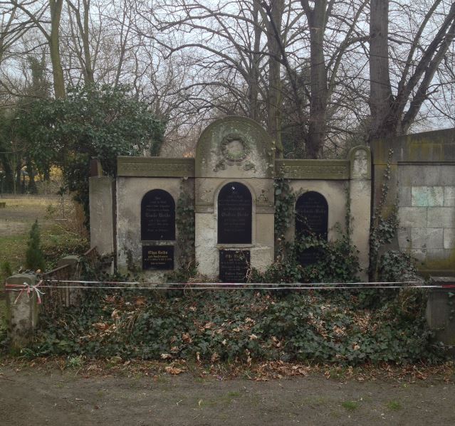 Grabstein Olga Reibe, geb. Kauschmann, Friedhof Teltow, Brandenburg