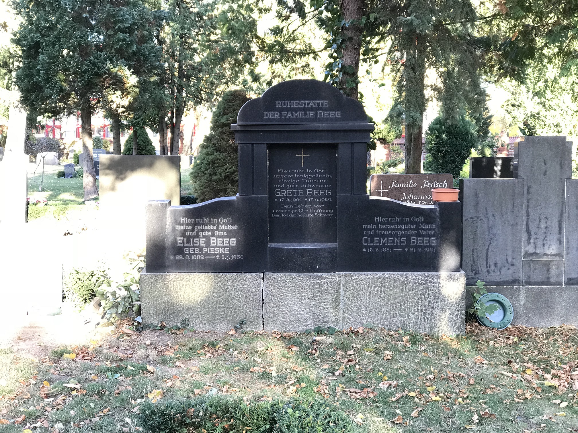 Grabstein Clemens Beeg, St. Hedwigs-Friedhof, Berlin-Weißensee