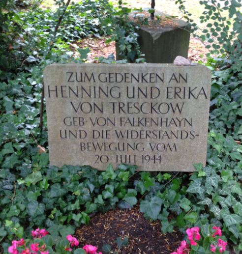 Gedenkstein Erika von Tresckow, geb. von Falkenhayn, Friedhof Bornstedt, Brandenburg