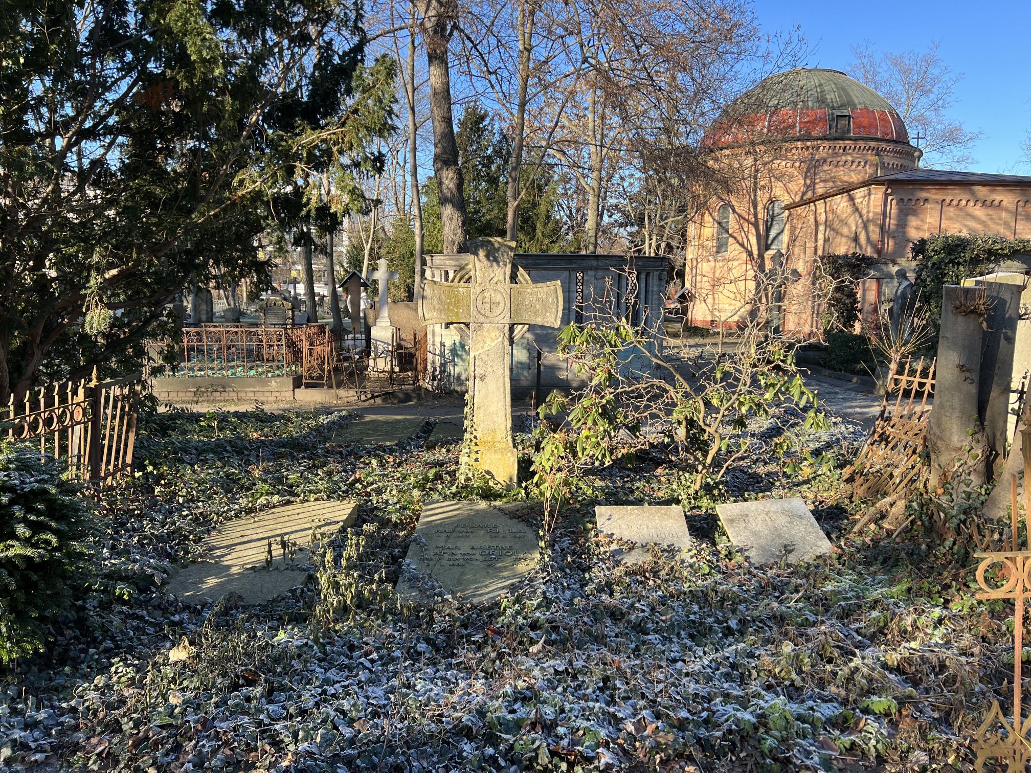 Grabstein Deodat Graf von Oriola, Alter Domfriedhof der St.-Hedwigs-Gemeinde, Berlin-Mitte